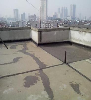 迎泽漏水维修 楼顶漏水是什么原因，楼顶漏水维修方法是什么?
